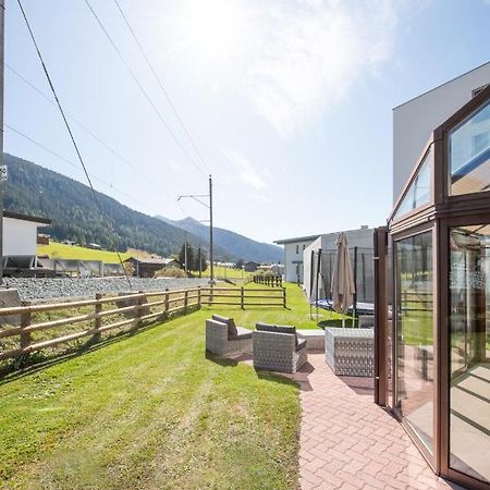 Agrimonia - 5,5-Zi Duplex Wohnung Bis 9 Personen Mit Eigenem Garten 다보스 외부 사진