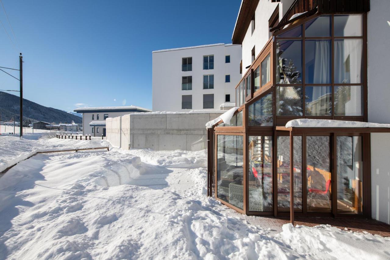 Agrimonia - 5,5-Zi Duplex Wohnung Bis 9 Personen Mit Eigenem Garten 다보스 외부 사진