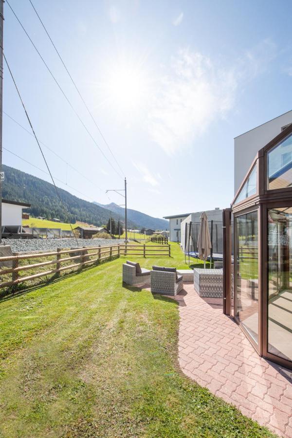 Agrimonia - 5,5-Zi Duplex Wohnung Bis 9 Personen Mit Eigenem Garten 다보스 외부 사진