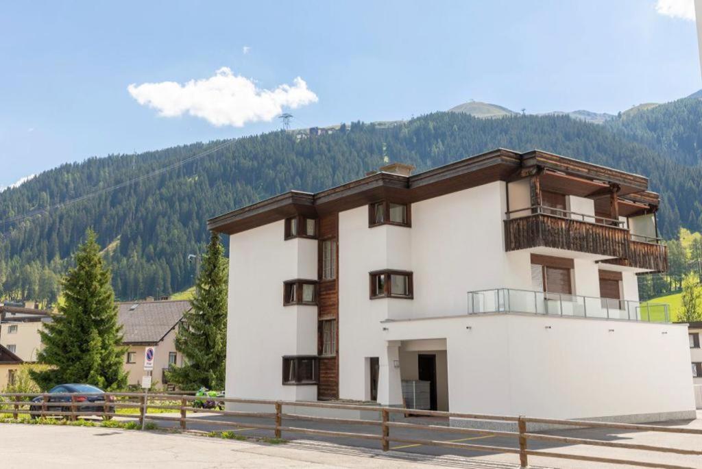 Agrimonia - 5,5-Zi Duplex Wohnung Bis 9 Personen Mit Eigenem Garten 다보스 외부 사진